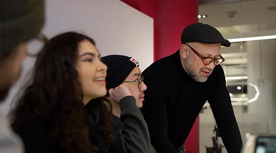 team-meeting-discussion