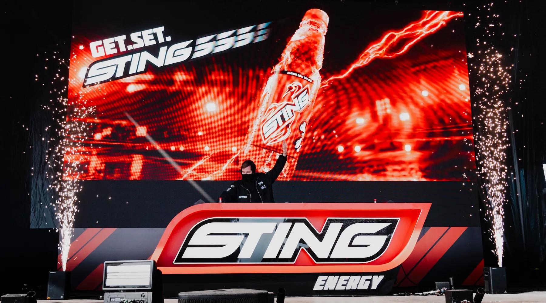 Alan Walker performing The Sting Within Me live
