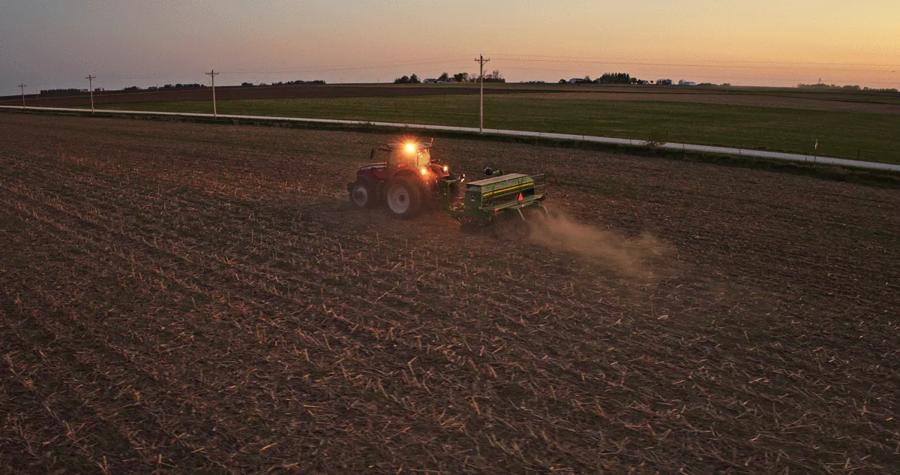 nat-geo-iowa-farmer-story-embed-farm