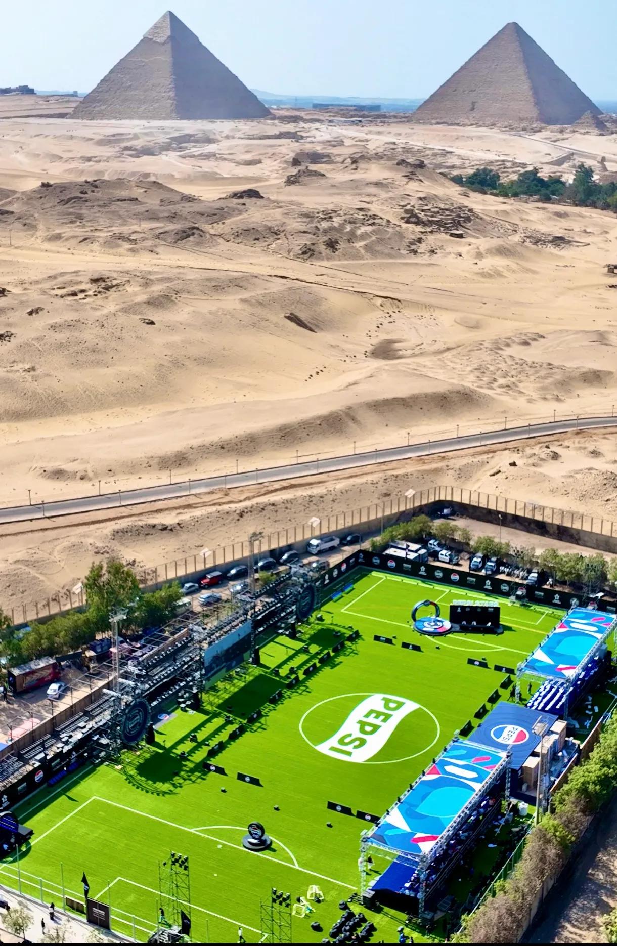 pepsi-stars-in-egypt-field
